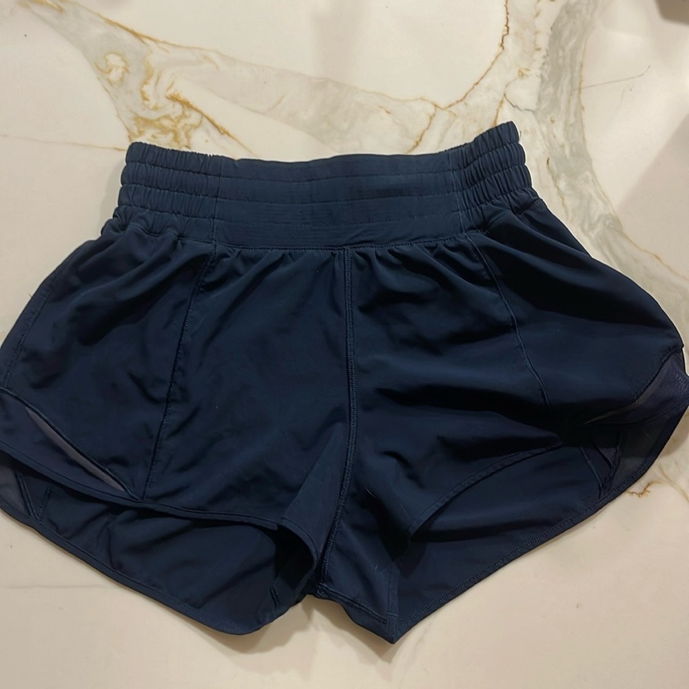 Lululemon Hotty Hot Short *High-Rise 2.5”
